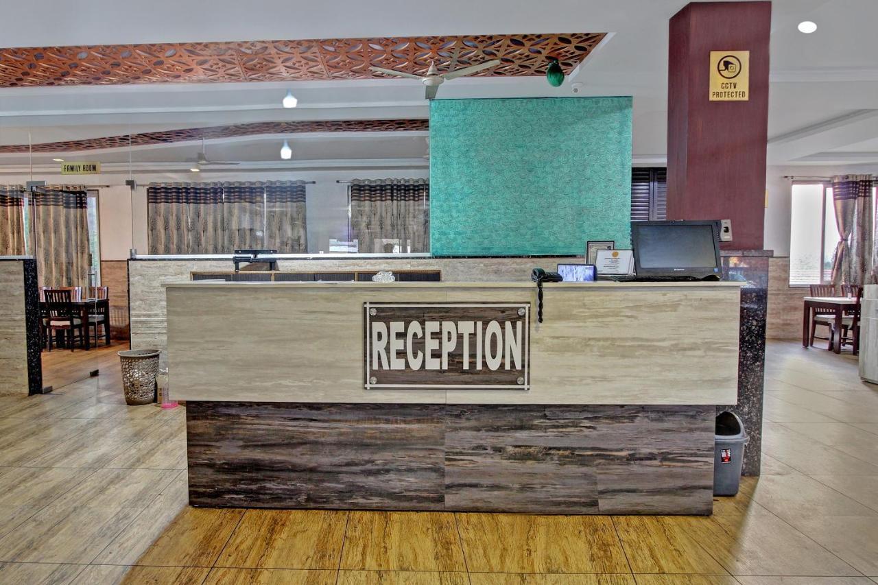 Oyo 48704 Rashi Farms Hotel Hubli Kültér fotó