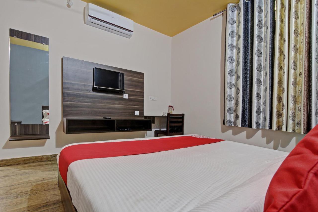 Oyo 48704 Rashi Farms Hotel Hubli Kültér fotó