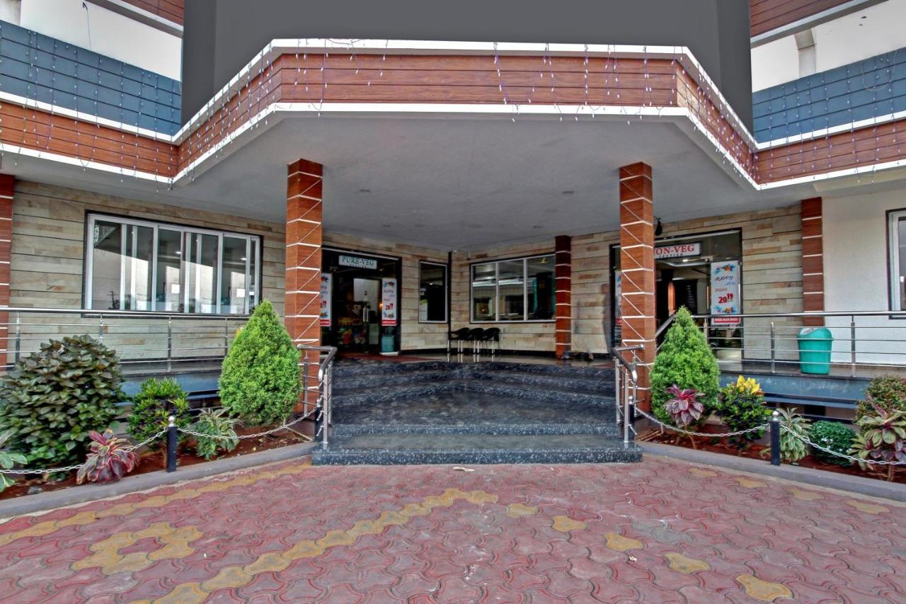 Oyo 48704 Rashi Farms Hotel Hubli Kültér fotó