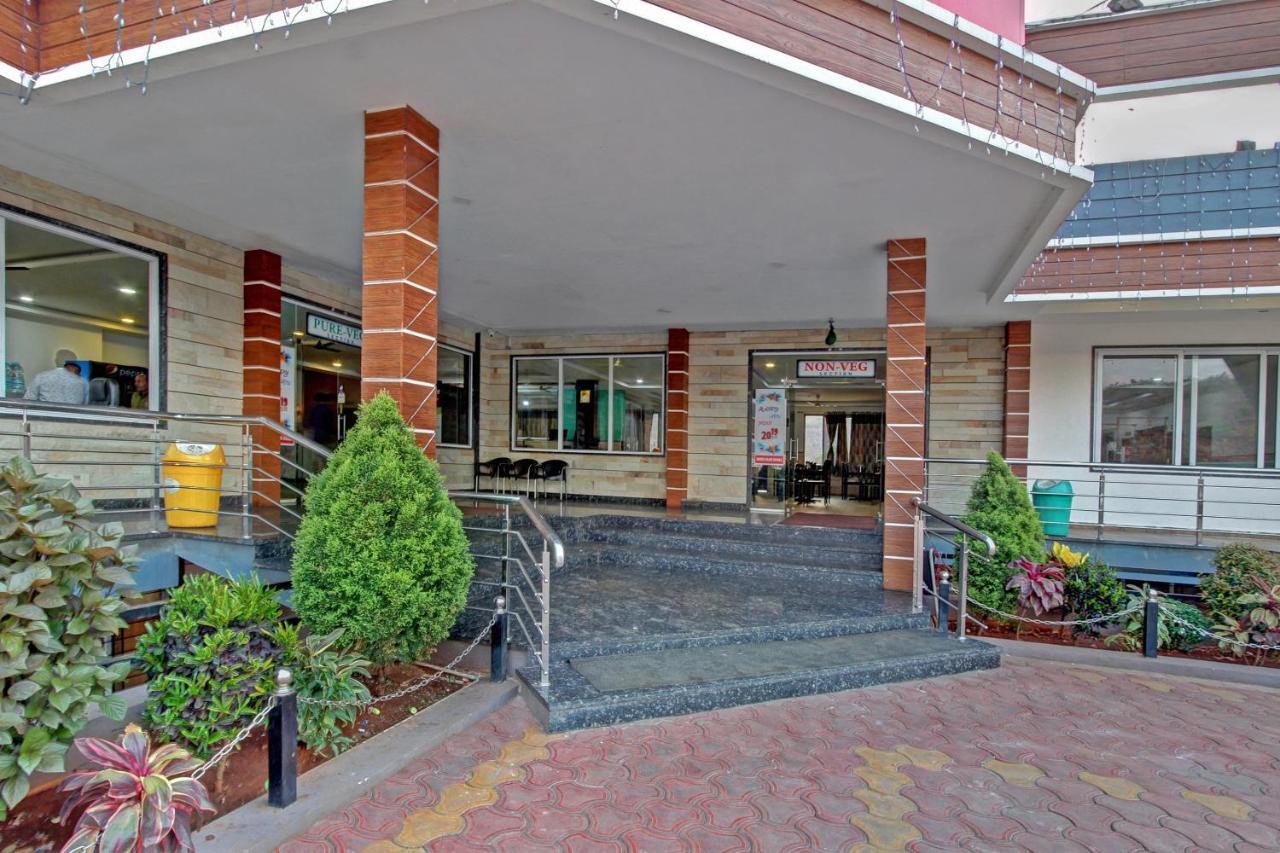 Oyo 48704 Rashi Farms Hotel Hubli Kültér fotó